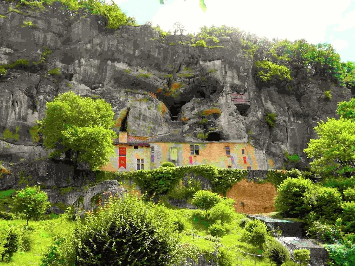 Luxury Villa In Cazals With Swimming Pool